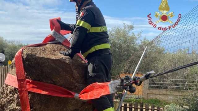 WhatsApp Image 2026 01 28 At 15.03.33 Quartu, cade un masso di granito da 3 tonnellate e mezzo in una casa