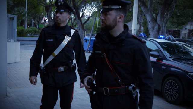 Perseguita per mesi l'ex convivente a Sinnai: scattano i domiciliari con braccialetto elettronico