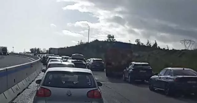 Caos traffico sulla 131 a Serrenti: due incidenti, chilometri di coda verso Cagliari