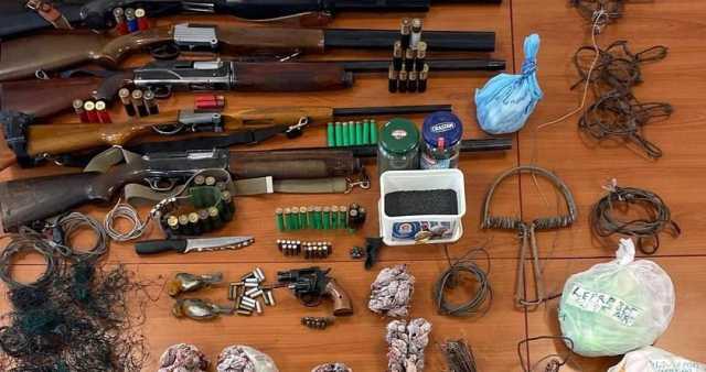 Sarroch, sorpreso mentre cattura due pettirossi: in casa aveva una pistola e fucili modificati, arrestato