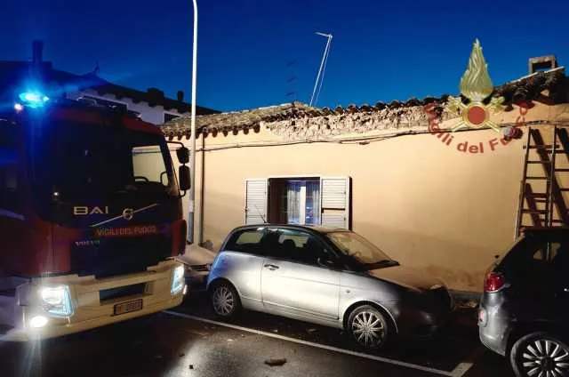 Paura a Sestu, crolla il solaio di una casa: in salvo una 91enne