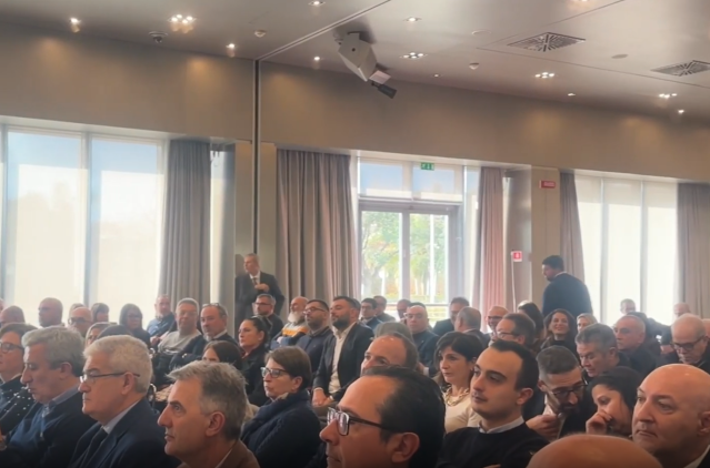 A Cagliari l'assemblea dei sindaci e degli amministratori locali della Sardegna