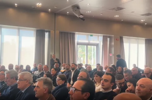 A Cagliari l'assemblea dei sindaci e degli amministratori locali della Sardegna