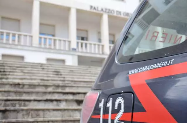 Compra un'auto a 3mila euro poi i venditori spariscono: truffa a Fonni, 2 arresti