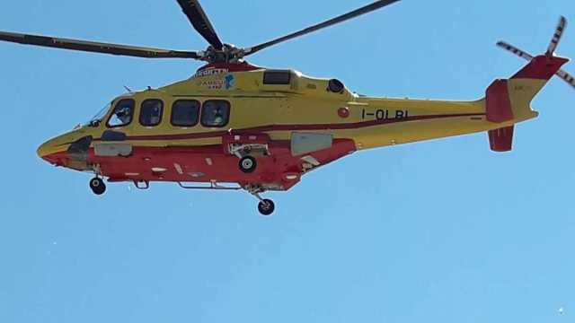 Incidente sulla 131 a Paulilatino: medico calato dall'elicottero, due anziani in codice rosso