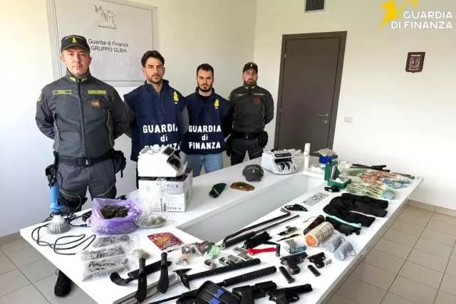 Spaccio di droga anche sul dark web: a Olbia 6 arresti, nei guai un minore