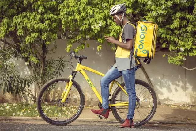 Glovo, controllo giudiziario per caporalato: 