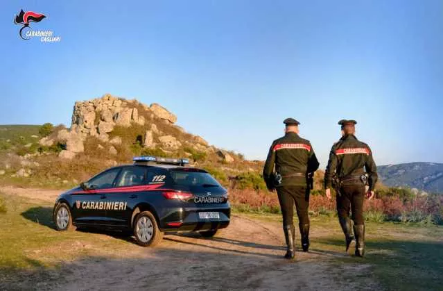 Carloforte, un cantiere navale abusivo e una discarica: sequestrata un'area da 9mila metri