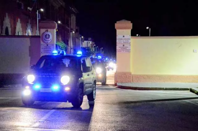 Pestaggi e spaccio tra minori nel cagliaritano: maxi blitz nelle case, 14 perquisizioni
