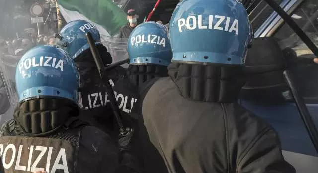 Approvato il nuovo decreto sicurezza: fermo fino a 12 ore per i manifestanti 