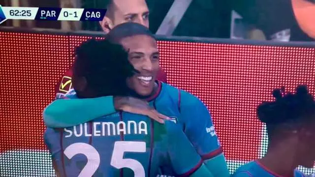 L'ex Oristanio scippa la vittoria al Cagliari: il Parma pareggia (1-1) in rimonta all'82'