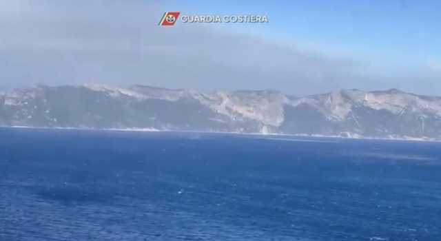 Marinai morti nel naufragio, riprese le ricerche dei corpi: la motovedetta verso il punto dell'affondamento