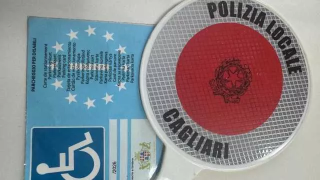 Denuncia di aver smarrito il pass disabili a Cagliari, ma lo usava un parente: scatta la denuncia
