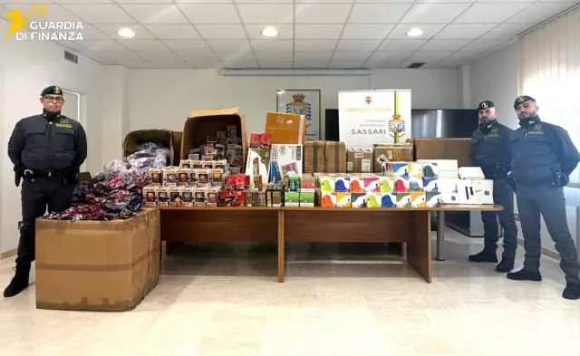 Centinaia di giochi contraffatti e sigarette elettroniche in vendita senza autorizzazioni: blitz della Gdf a Sassari