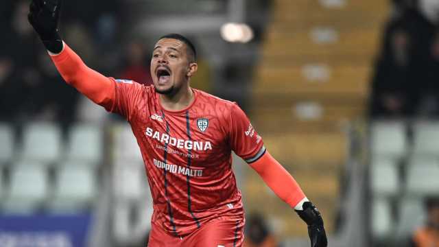 Il portiere rossoblu Caprile incontra i tifosi: 