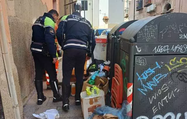 Cagliari, sorpreso a buttare rifiuti in strada alla Marina: non era iscritto alla Tari