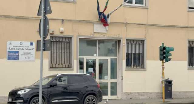 Cagliari, poche aule e struttura carente al liceo Alberti: 