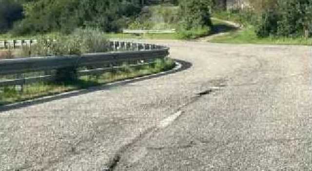 Buche e strade dissestate, decine di segnalazioni nel nuorese: c'è il piano per gli interventi più urgenti