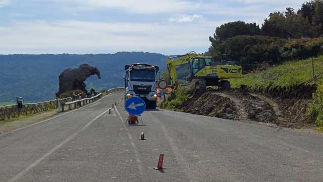 Castelsardo, lavori sulla statale 134 all'altezza della 