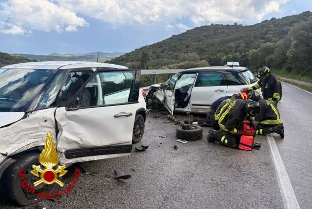 Frontale tra Arzachena e Olbia: tre feriti, rallentamenti e disagi al traffico