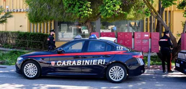 Quartu, doveva stare lontano dai genitori ma i carabinieri lo beccano in flagrante: arrestato