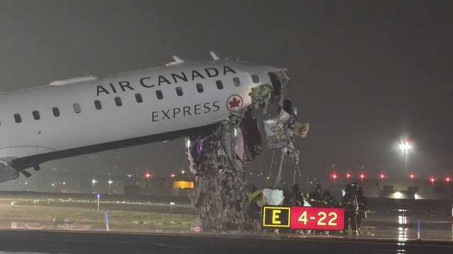 Air Canada Express New York, schianto tra aereo e camion a LaGuardia: due morti