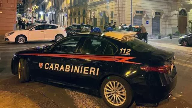 Cagliari, violenta aggressione in piazza del Carmine: spunta anche un coltello, allontanati 7 stranieri 