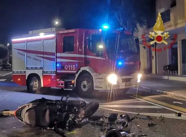 Quartu, violento scontro auto scooter in viale Colombo: ferito un giovane