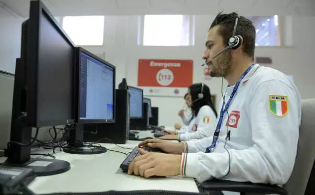 Bimbo di 4 anni parla con il 118 e salva la mamma, priva di sensi per aver inalato monossido di carbonio