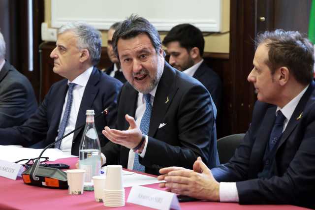 Stasera riunione Cdm sul caro carburante, Salvini: 
