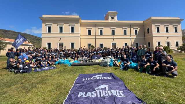 Più di 700 chili di plastica raccolti all'Asinara: anche detriti e pneumatici in mare