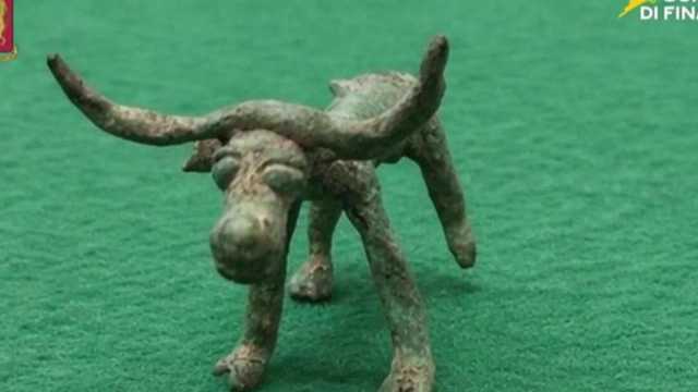 Dovevano controllare le armi, ma trovano un bronzetto nuragico (e non solo): una denuncia a Oristano
