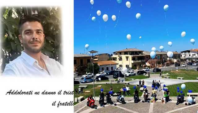 Lutto a Santa Giusta per la morte di Alessio Porcu: il rombo delle moto e palloncini bianchi per l'ultimo saluto