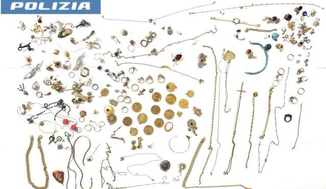 Si fingono carabinieri, estorsioni agli anziani: recuperato a Cagliari oltre 1 chilo di gioielli rubati