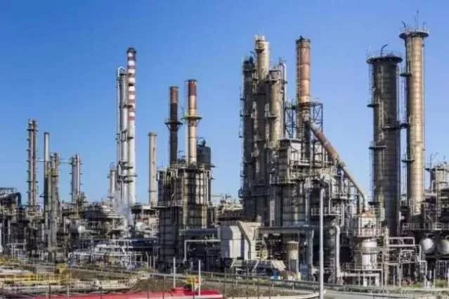 Caro carburanti, Saras alla Regione: 