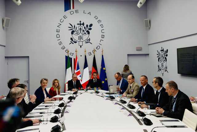 Medio Oriente, prezzo del petrolio in rialzo dopo stop negoziati: 2.400 di marinai bloccati sulle navi a Hormuz 