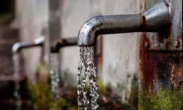 Allarme rincari sull'acqua grezza: