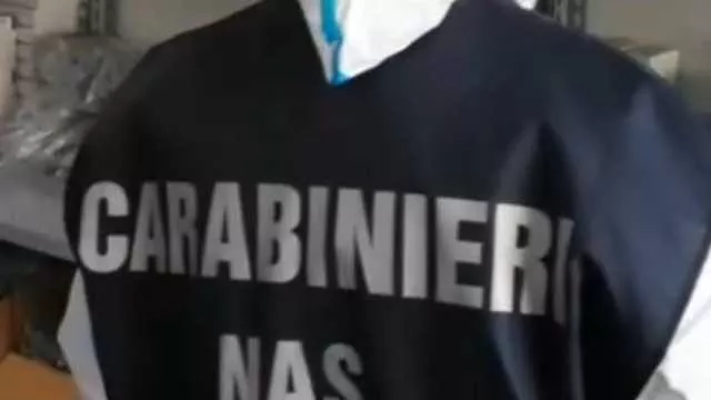 Quartu, i Nas sequestrano 17mila bottiglie d'acqua in un magazzino non autorizzato