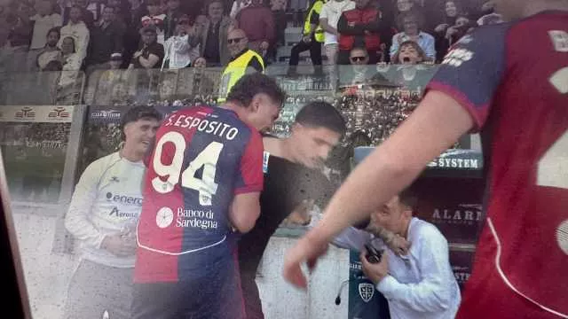Il Cagliari torna alla vittoria: Esposito segna di testa e i rossoblù battono la Cremonese