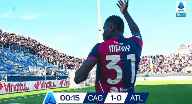 Il Cagliari lotta, soffre e vince contro l’Atalanta in una gara folle: finisce tre a due