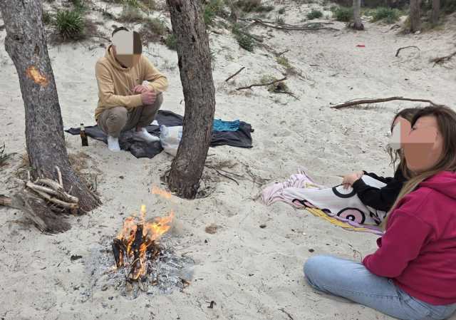 Alghero, accendono il fuoco in spiaggia sulle dune: tre sanzionati, scatta la multa