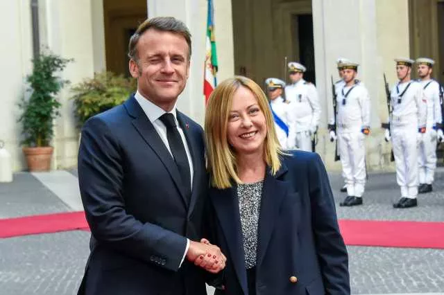 Stretto di Hormuz chiuso, domani Meloni incontra gli altri leader a Parigi