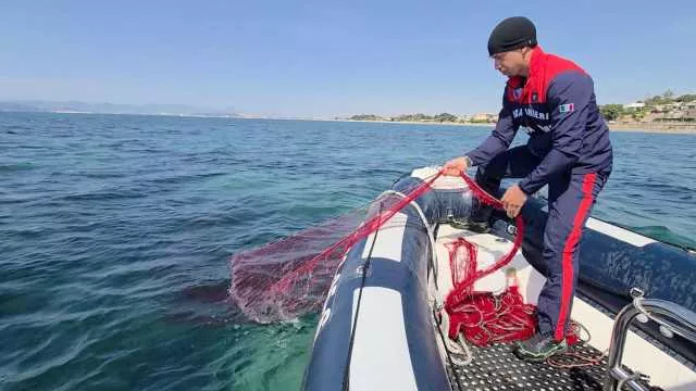 Margine Rosso, tre chilometri di reti da pesca abusive rimosse dai carabinieri