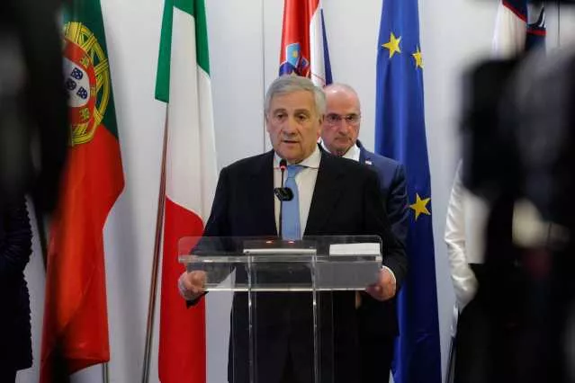 Libano, Tajani ai militari italiani: 