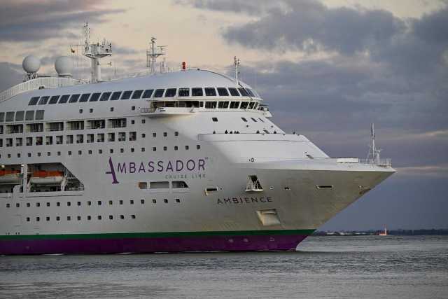 Ambassador Cruise Line Sospetto Norovirus: isolate 1700 persone su una nave dopo la morte di un passeggero