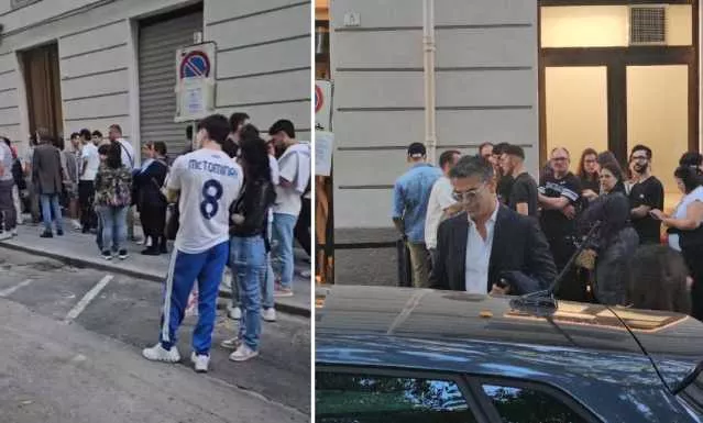 Cagliari, in centinaia per una pizza gratis di Capuano in piazza del Carmine