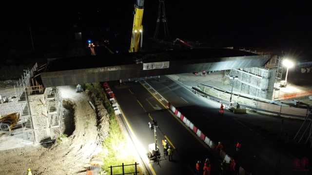 Foto Macomer Macomer, completato il varo del cavalcavia sulla 131: cantiere chiuso in poche ore