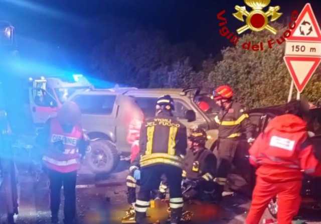INCIDENTE ARZACHENA Violento scontro fra tre auto a Palau: donna estratta dalle lamiere