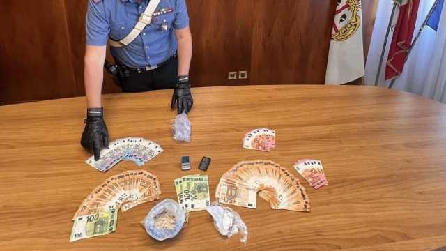 Sassari, eroina e 7mila euro in casa. Poi il padre aggredisce i carabinieri: due arresti