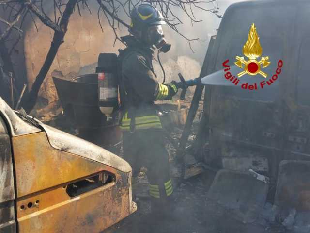 Dieci incendi nel cagliaritano in un pomeriggio: fiamme da Decimomannu a Capoterra